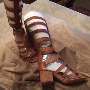 NWT Vince Camuto gladiators